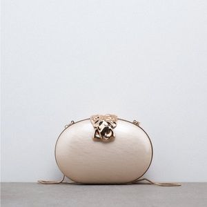 Pearl effect evening bag